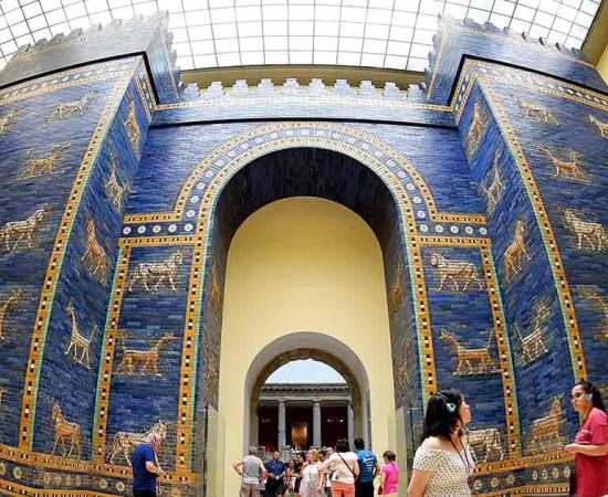 The reconstructed Ishtar Gate of Babylon at the Pergamon Museum in Berlin. Source: Osama Shukir Muhammed Amin / CC BY-SA 4.0