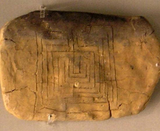 Reverse of a clay tablet from Pylos with a labyrinth motif. 