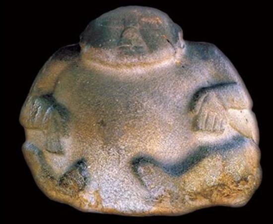 Magnetized Potbelly Sculpture, Guatemala   Source: Roger R. Fu