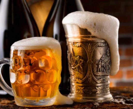 Medieval alehouses were often a community gathering space.  Source: Eco-Pim studio / Adobe Stock