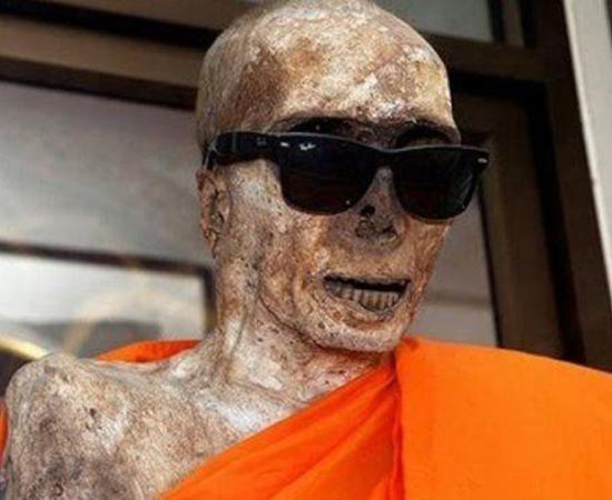 The body of the Thai Buddhist monk Luang Pho Daeng at Wat Khunaram, Ko Samui, Thailand (Source: escape.com.au)