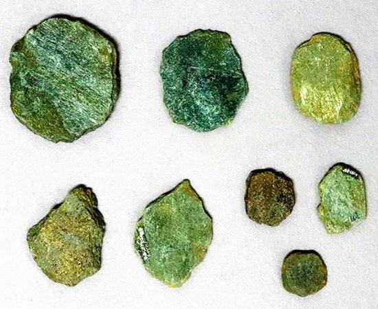 Flat throwing stones with sharpened corners, an early form of ninja weapons, unearthed at the ruins of the Owada jinya administrative headquarters in Saitama, Japan.		Source: (Saitama Prefectural Ranzan Historical Museum