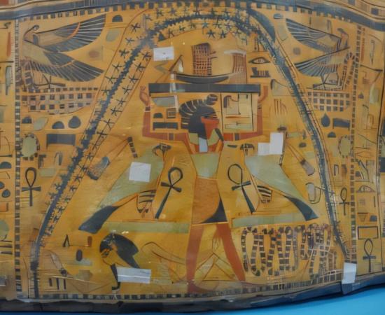 Nut’s cosmological vignette on the outer coffin of Nesitaudjatakhet. Nut’s body is covered in stars as well as a thick, undulating black curve that runs from the soles of her feet to the tips of her fingers. This curve, surrounded by stars on both sides, is reminiscent of the Milky Way’s Great Rift.
