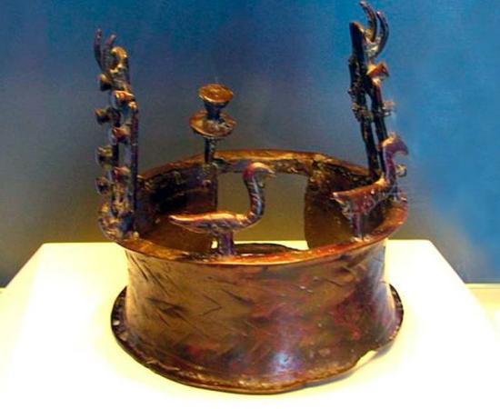 The oldest crown in the world, found in the Nahal Mishmar Hoard. Source: Hanay/CC BY-SA 3.0 