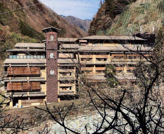 Outside picture, taken in 2020, of Nishiyama Onsen Keiunkan a hot spring hotel in Hayakawa, Yamanashi Prefecture, Japan (Boltor / CC by SA 4.0)