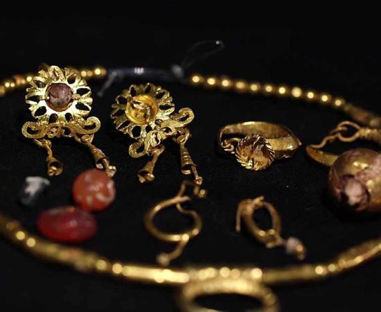 The forgotten jewelry found buried with a girl in Jerusalem. Source: Israel Antiquities Authority