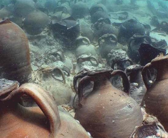 The tightly packed amphorae of the Ses Fontanelles Roman shipwreck. Source: Sebastià Munar Llabrés, Jaume Cardell, Carlos de Juan, Miguel Ángel Cau, Darío Bernal-Casasola, Llorenç Picornell & Enrique García Riaza / Archaeological and Anthropological Sciences.