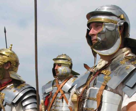Roman armor was exceptionally well-engineered and fit for purpose, and transformed the Roman legionary into a formidable fighter. Source: Caligula10’s wife / CC BY-SA 3.0