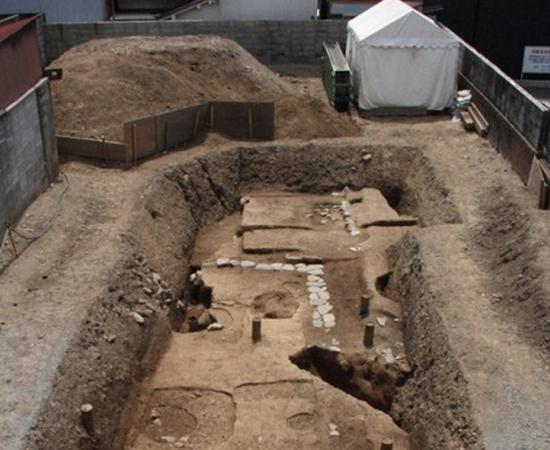 The outlines of the legendary but lost royal pavilion of Kyoto known as the Tokaden pavilion, which was built in ways that were still different from Tang dynasty Chinese foundations.		Source: Kyoto City Archaeological Research Institute