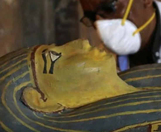 Sarcophagus of Egyptian woman opened at press conference.