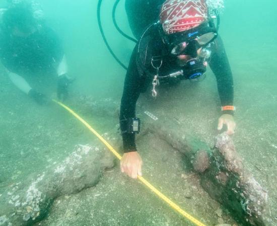 Anchor believed to belong to a ship of the Spanish Conquistadors.     Source: INAH