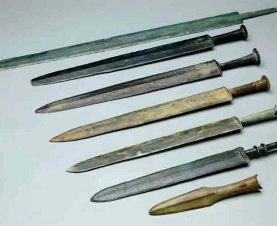 Bronze swords and spearheads, recovered from the Warring States Period Cemetery. Source: Chinese Academy of Social Sciences