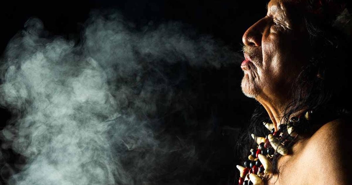 Shaman inhaling psychoactive substance ( Adobe Stock /  Ammit)