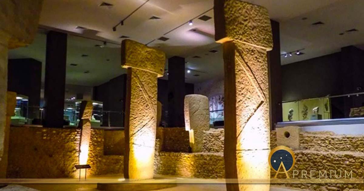 Göbekli Tepe PIlars in the Sanliurfa museum. (Cobija / CC BY-SA 4.0)