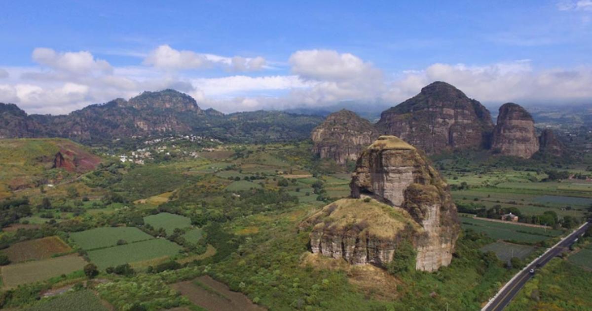 The "Mexican Sphinx" near Tlayacapan, surrounded by mountains of the Sacred Valley and the landscape around the town of Tepoztlán. (Image: © Marco Vigato)