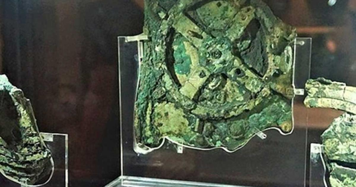 Antikythera Mechanism -  National Archaeological Museum, Athens by Joy of Museum (CC BY-SA 4.0)