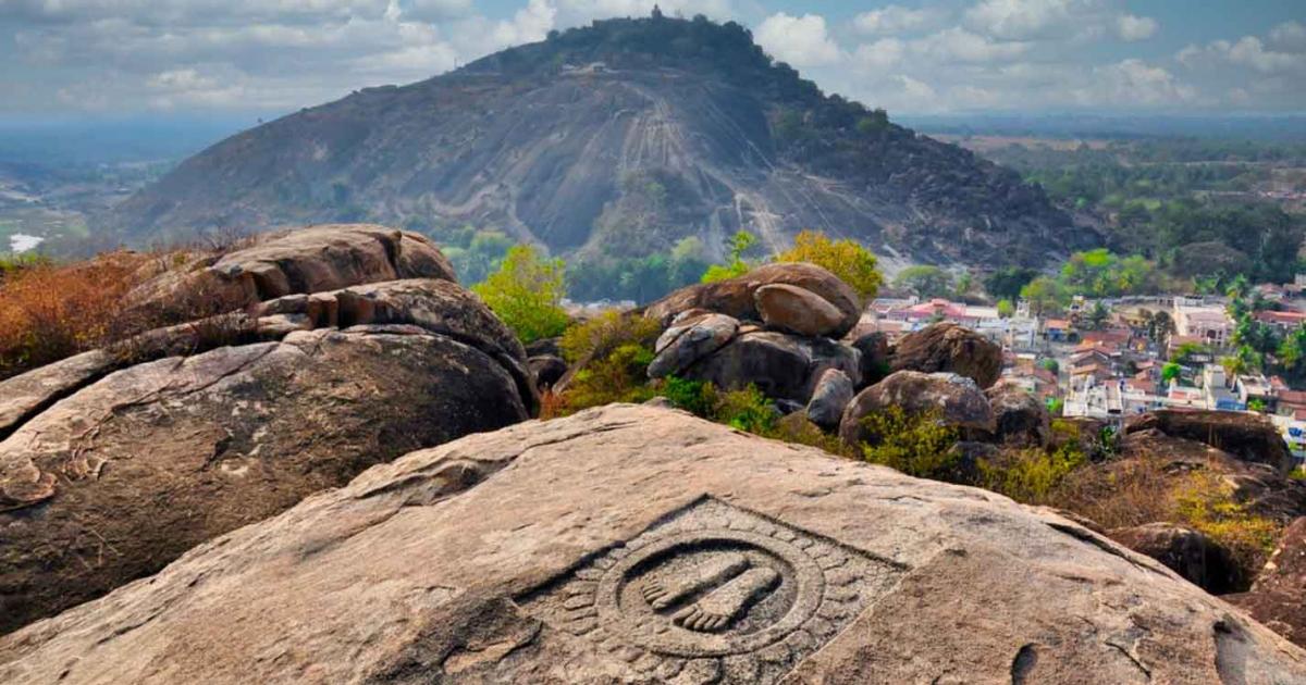 Chandragupta Maurya (founder of the Mauryan Empire) and his spiritual leader Bhadrabahu moved to Shravanabelagola, where they continued their spiritual practices related to Jainism. Chandragupta’s footsteps have been engraved in this spectacular viewpoint rock hilltop.	