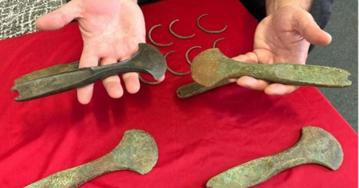 Bronze Age items found at Budyně nad Ohří, Czech Republic.