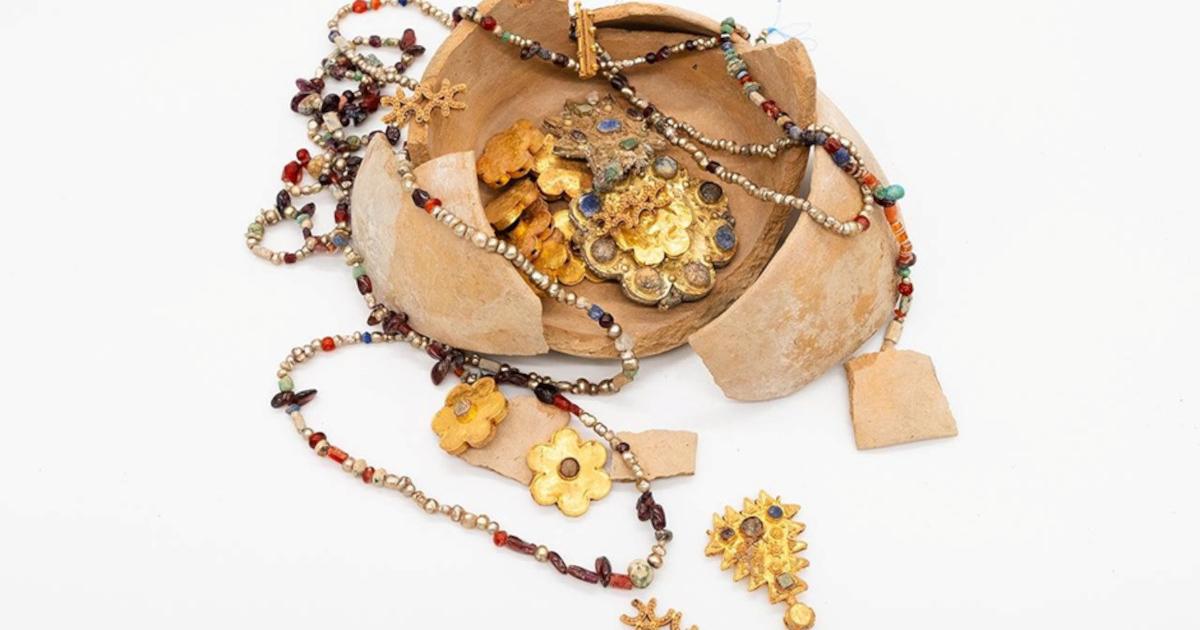 The Abbasid-era gold jewelry collection as found at the Dariyah site, Saudi Arabia.