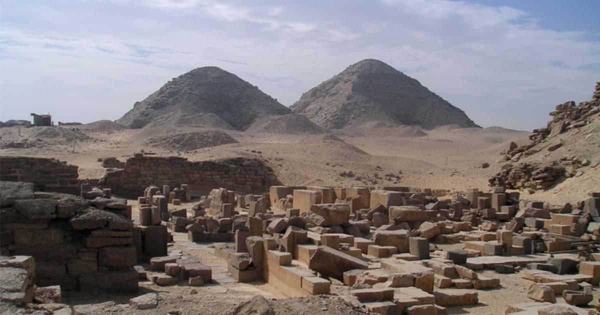 Abusir necropolis: Sahura Funerary Temple. Pyramids of Neferirkara-Kakai and Niuserra-Ini in the background.  Source: Public Domain