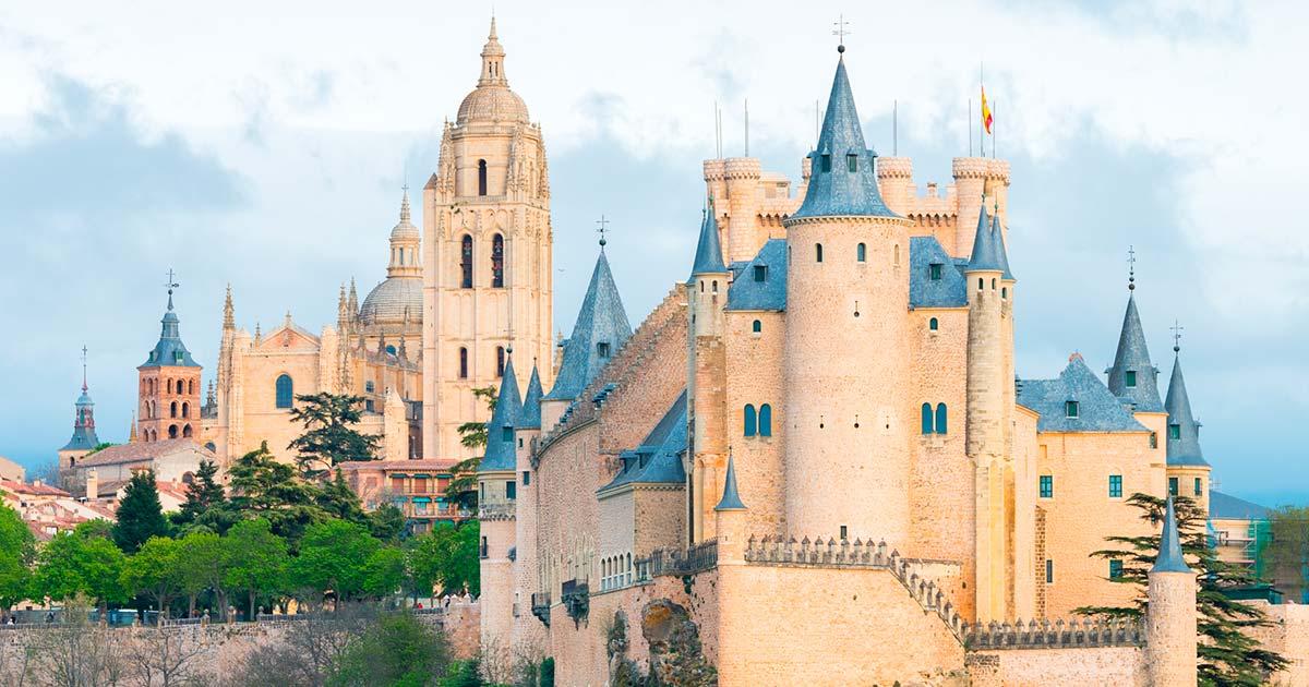 Alcazar castle, Segovia, Spain. Source: jon_chica / Adobe Stock.