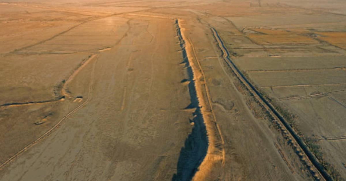 Earthen ramparts at Jebel Khayyaber, southern Iraq.  