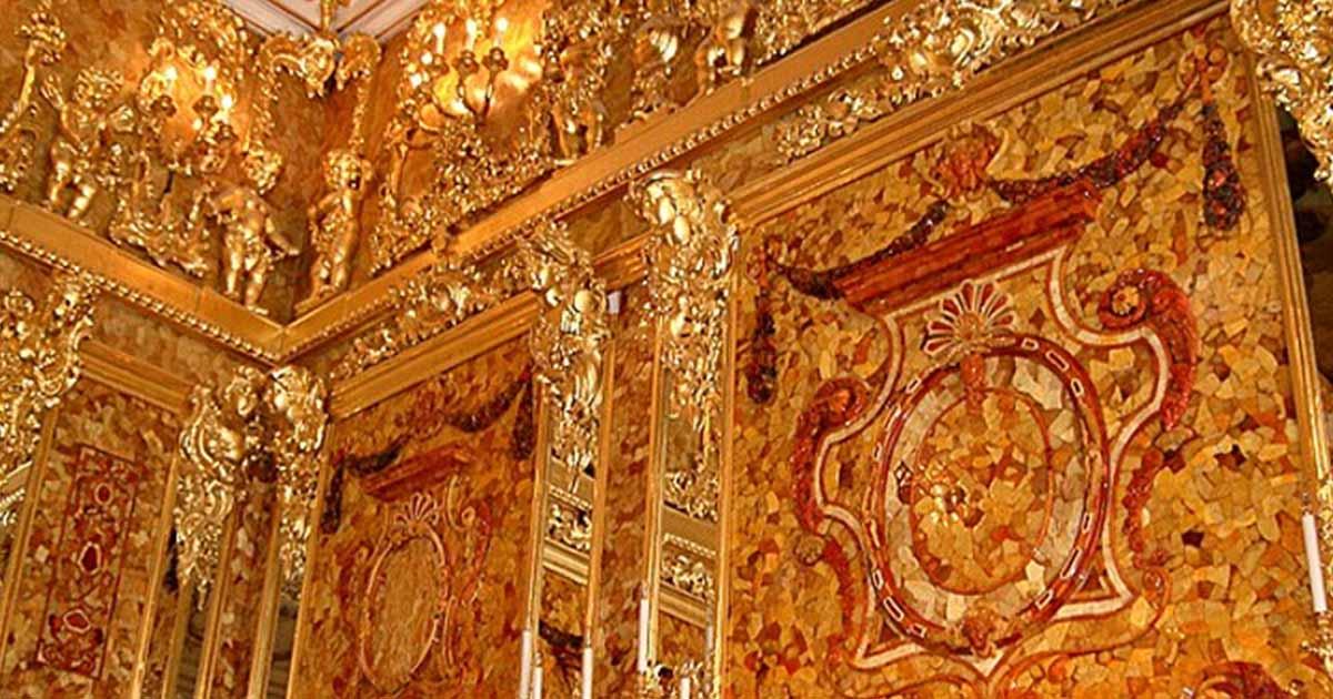 The reconstructed Amber Room. 	Source: Public Domain