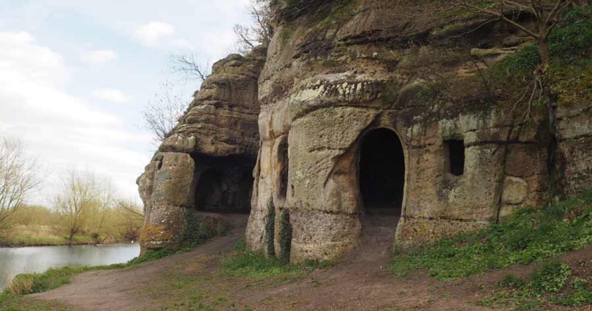 Image of the exterior of the Anchor Church Caves in Derbyshire, believed to have been first used as an Anglo-Saxon home. Source: Edmund Simons / RAU
