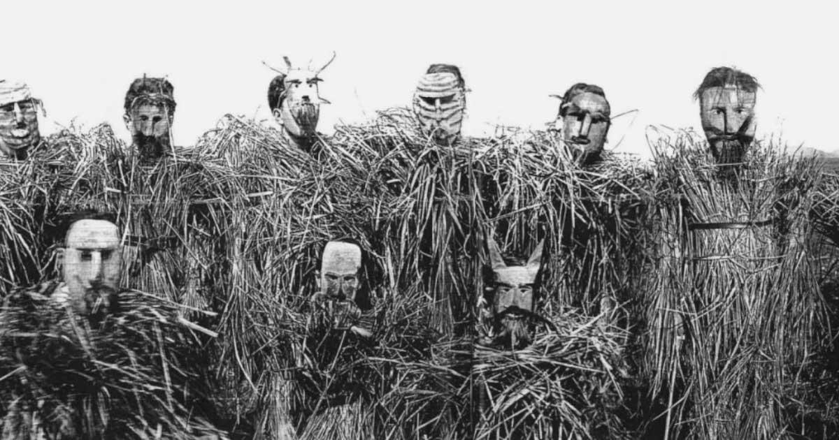 Descendants of Araucanians with ceremonial attire and bearded masks –Kollón– from Cautín in the Region of Araucanía, in southern Chile. These representations are strikingly similar to the Buttnmadl of the Berchtesgaden Valley in southern Germany. Source: Gustave Millet, ca. 1930, courtesy of the author Rafael Videla Eissmann