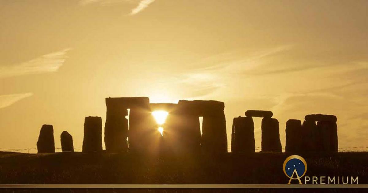 Summer Solstice Sunset at Stonehenge, UK (Phil/ Adobe Stock)