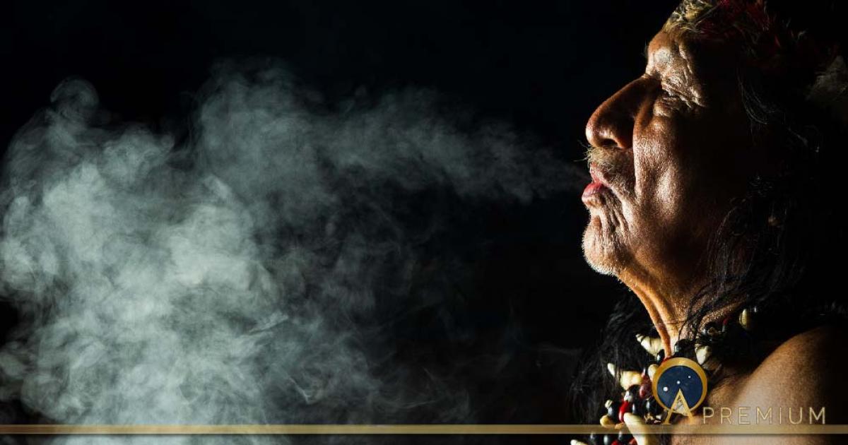 Shaman inhaling psychoactive substance ( Adobe Stock /  Ammit)