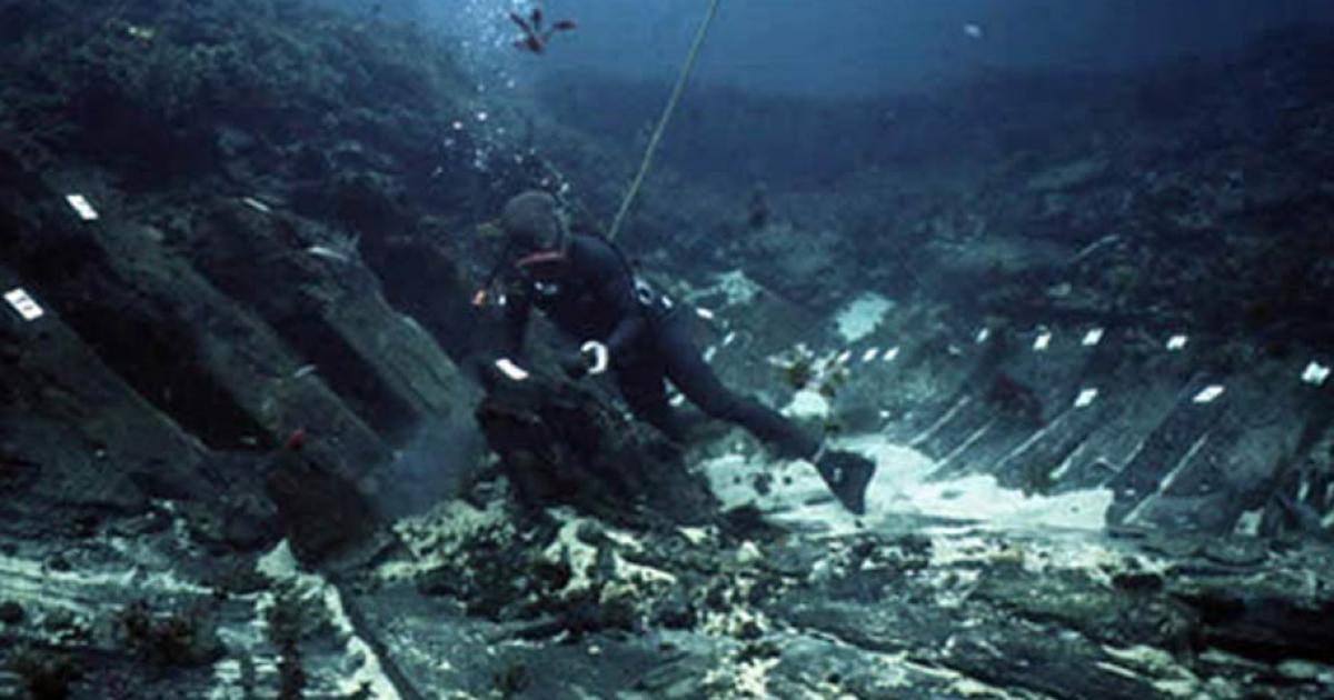 Underwater timbers related to the Batavia shipwreck being tagged by researchers off the coast of Western Australia. 