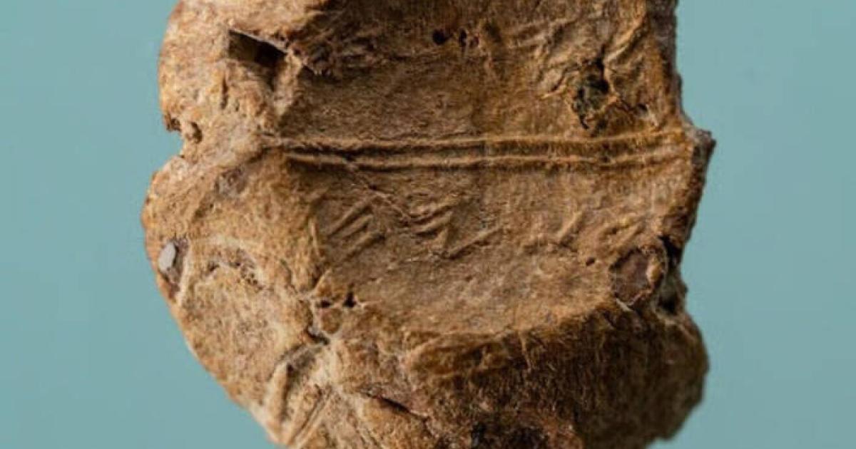 The clay seal impression bearing the name "Yeda'yah (son of) Asayahu" 