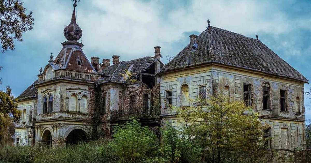 The abandoned Bissingen-Nippenburg Chateau in Vlajkovac, Serbia as it looks today.  Stock	Source: Merlot Levert / Adobe