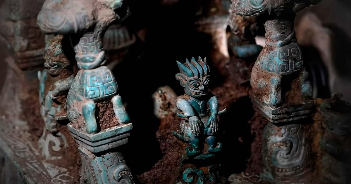 Artifact found inside an ancient tomb. Source: YouTube Screenshot / Crazy Histories.