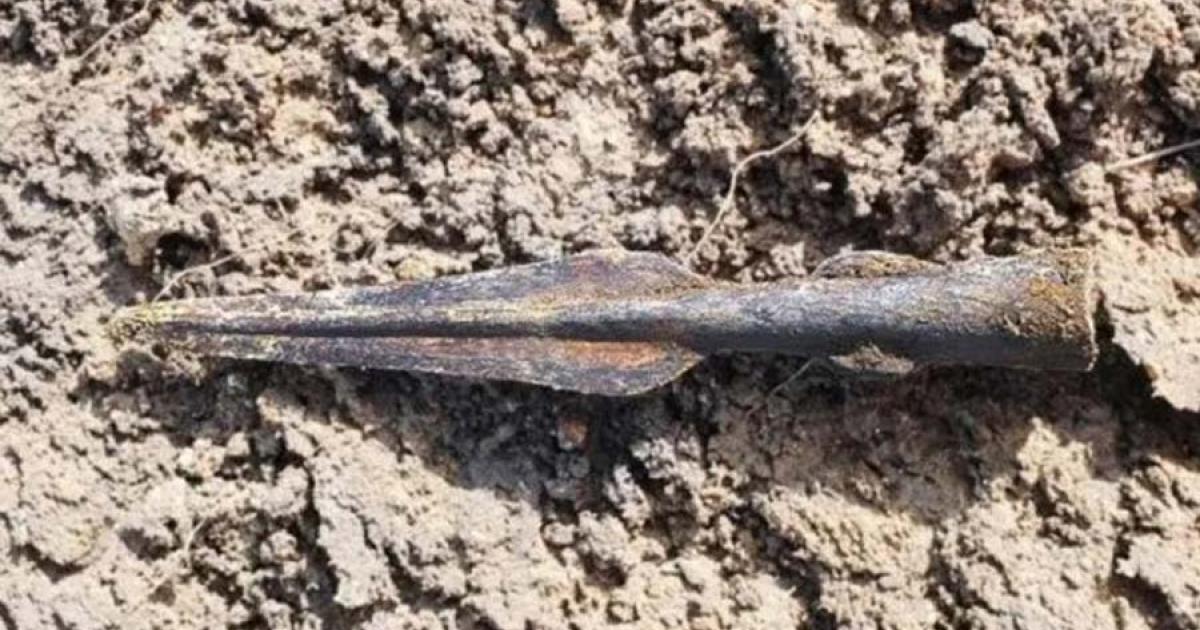 Bronze Age spear found in Cirencester, England.	 Source: Thames Water