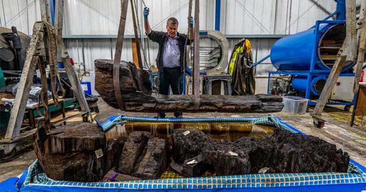 The “Tetney Golf Club” Bronze Age coffin, made from a massive split oak tree, being carefully lifted to a restoration workstation.
