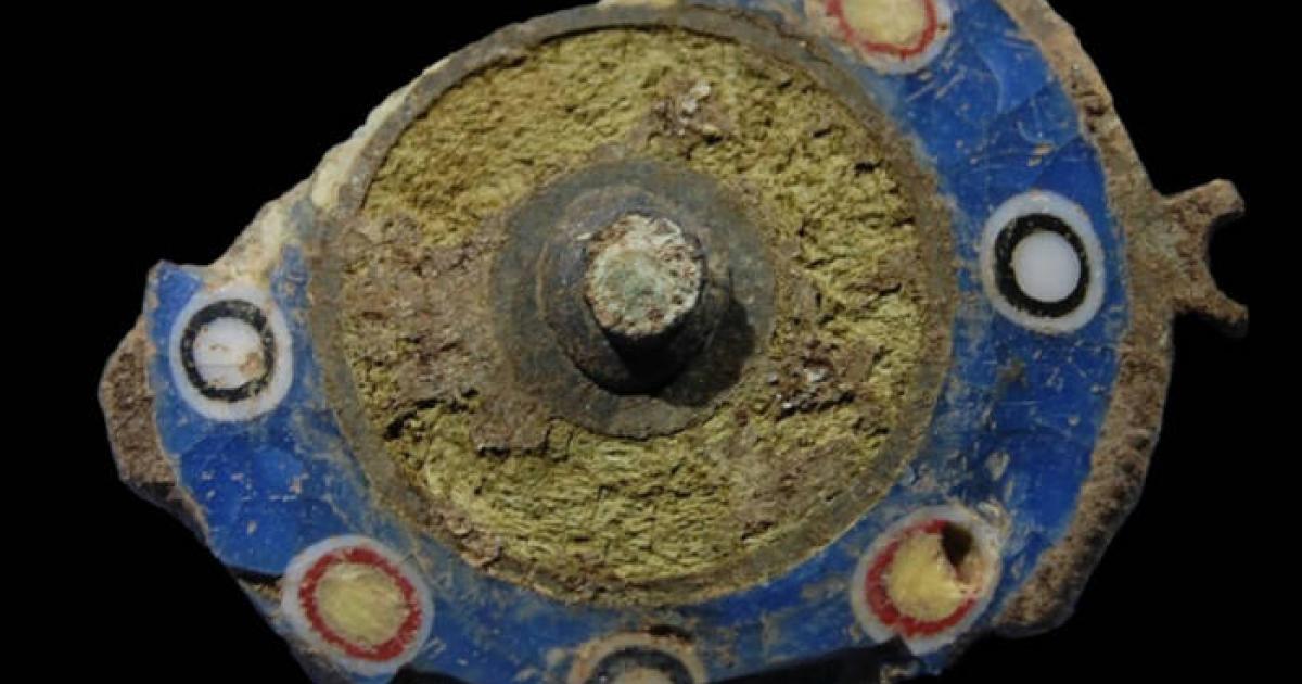 Roman military brooch found buried as foundation offering at Iron Age Scottish settlement in South Ayrshire, Scotland
