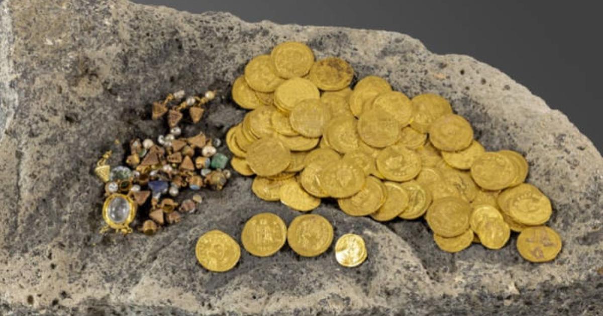 Byzantine gold and jewelry hoard found at Sussita, Israel.