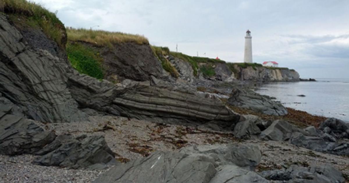 The coast of the 1847 Carricks shipwreck at Cap-Des-Rosiers beach in Quebec. Source: Amqui / CC BY-SA 2.0.