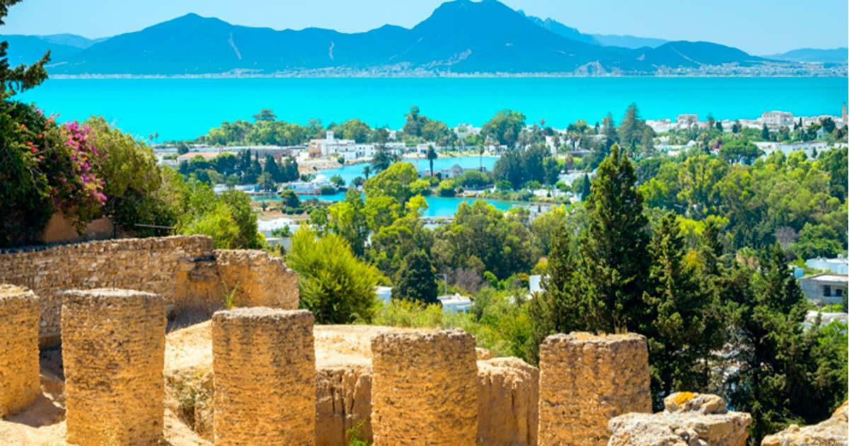 Modern Carthage sea view with ancient Carthage ruins in foreground.	Source: Valery Bareta /Adobe Stock