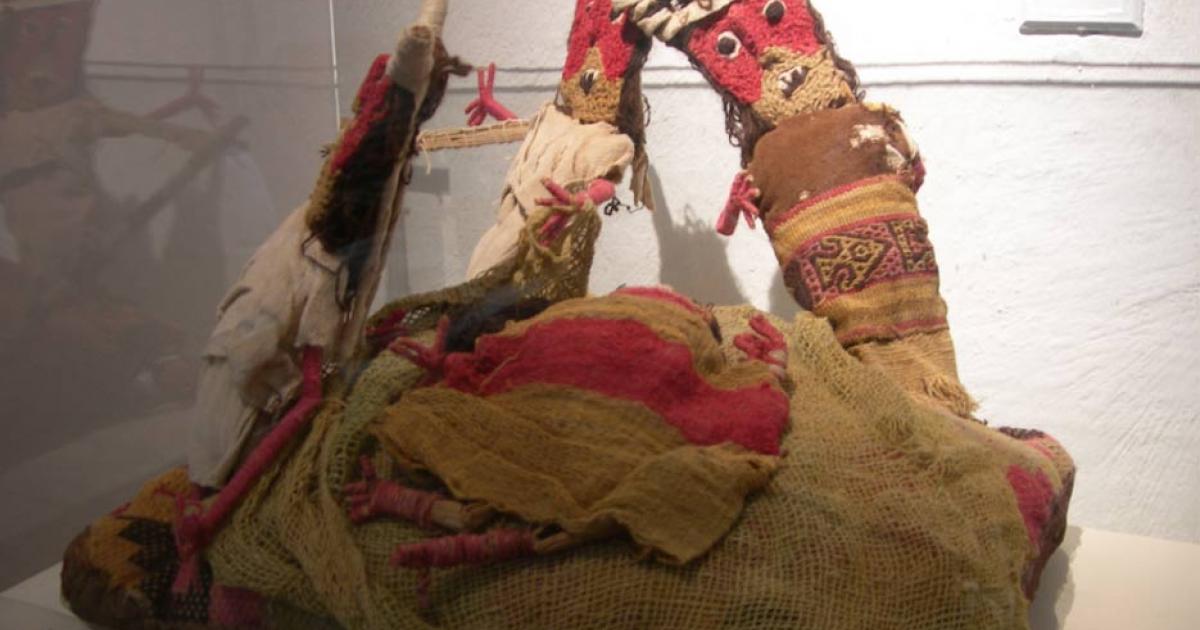 Chancay burial dolls.