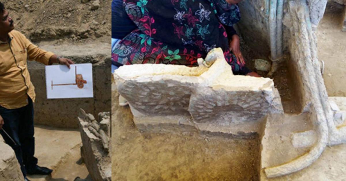 Chariot exposing the wheels and copper pillar.