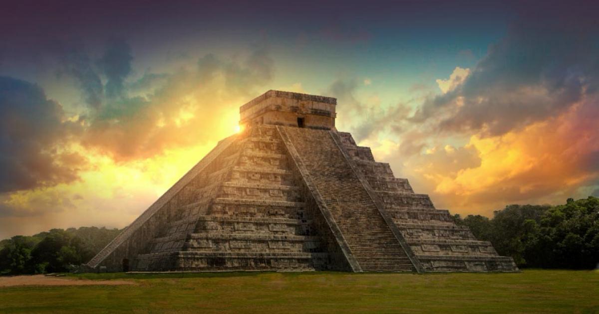 Pyramid Kukulkan, Chichén Itza, Mexico, Maya archeological site.      Source: IRStone / Adobe Stock
