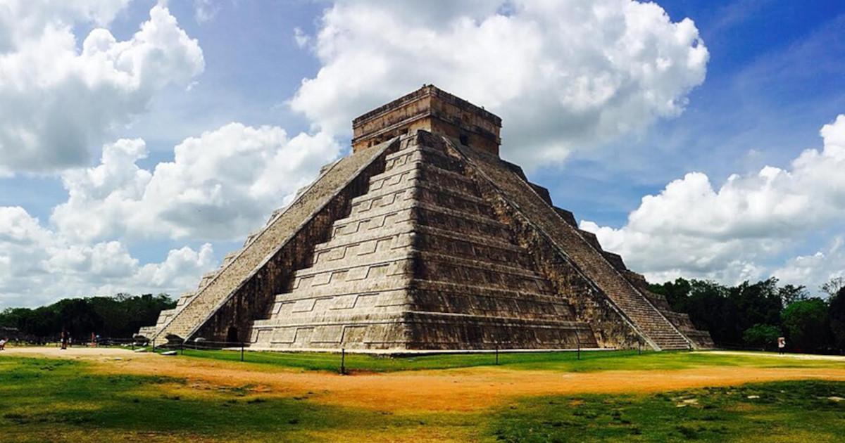The pyramid of El Castillo at Chichén Itzá