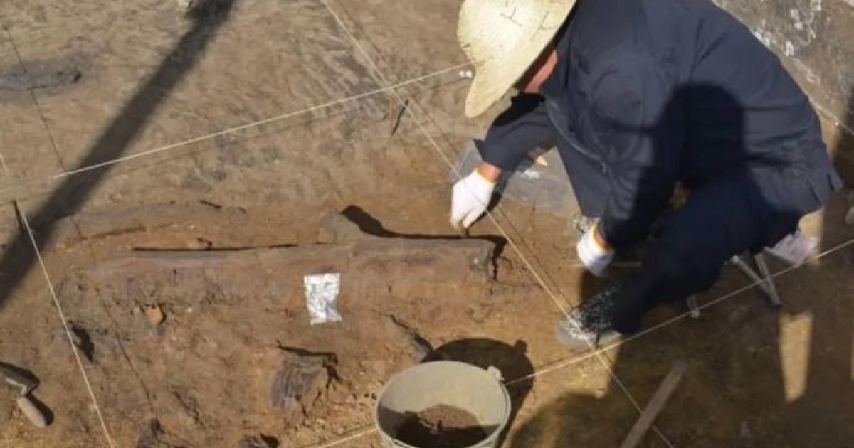 Excavation of the tools at the Gantangqing site.