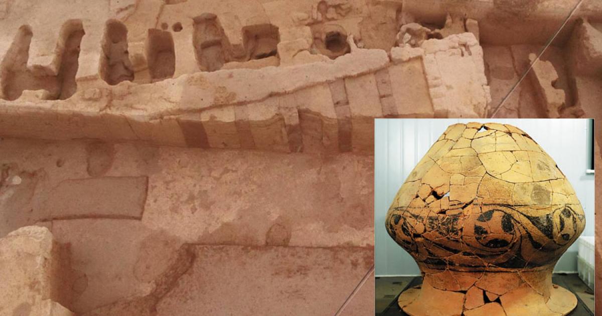 The Nanzuo site in Qingyang, Northwest China's Gansu Province. (China's National Cultural Heritage Administration) Insert: A painted clay jar unearthed at the Nanzuo site this year. (CHINA DAILY)