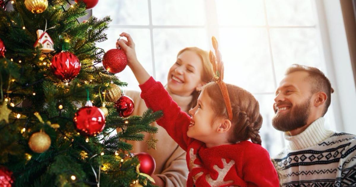 Modern decorated Christmas Tree    Source: JenkoAtaman / Adobe Stock