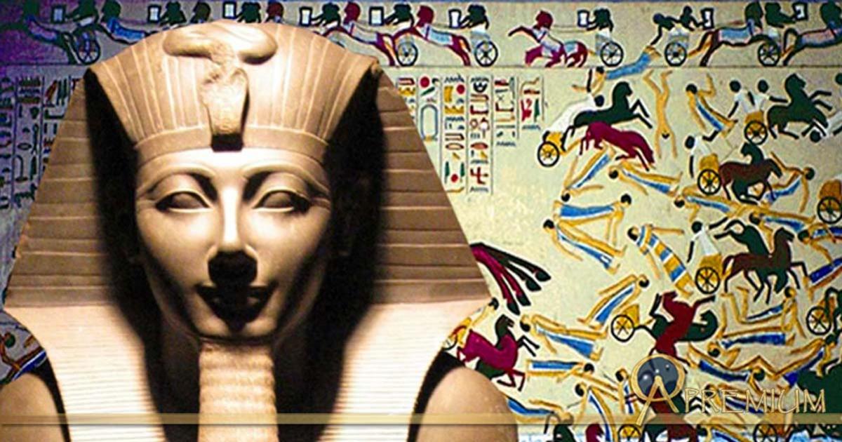 Thutmosis III statue and Ancient Egyptian military in battle 