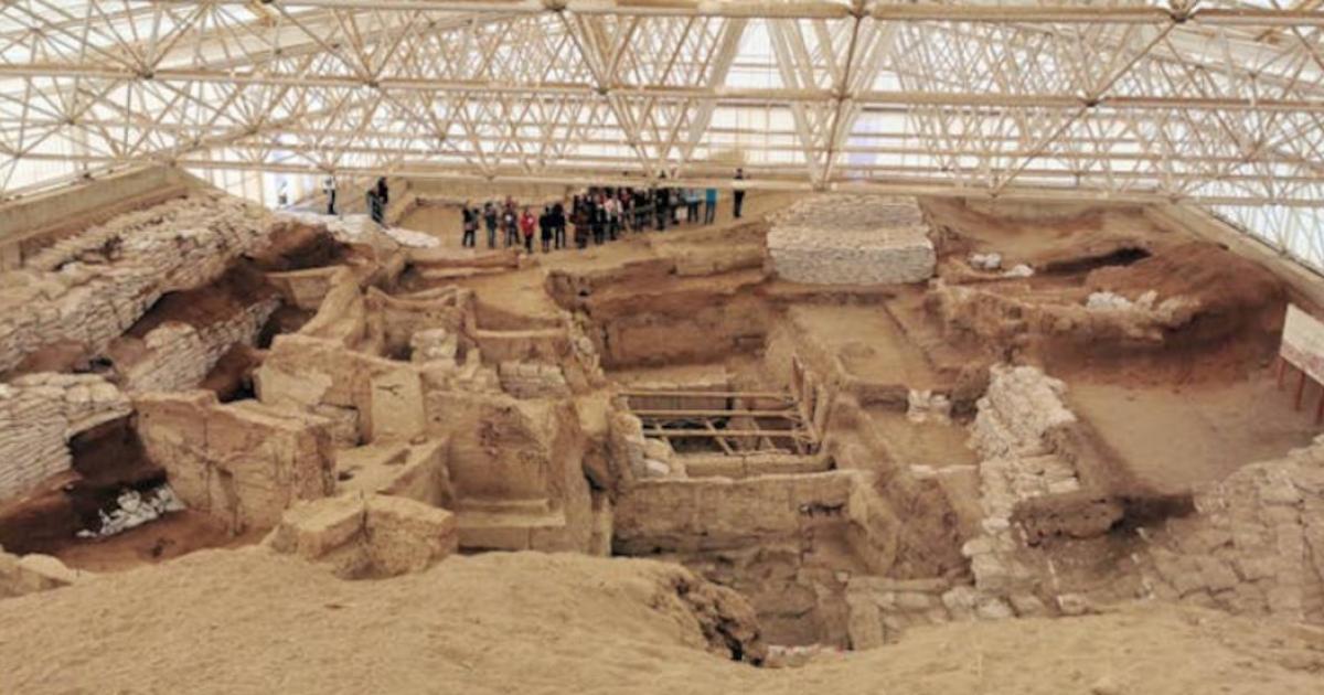 Modern excavations at what was once Çatalhöyük.